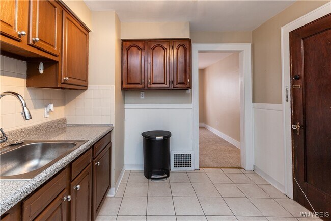 Building Photo - 189 Hamilton Dr