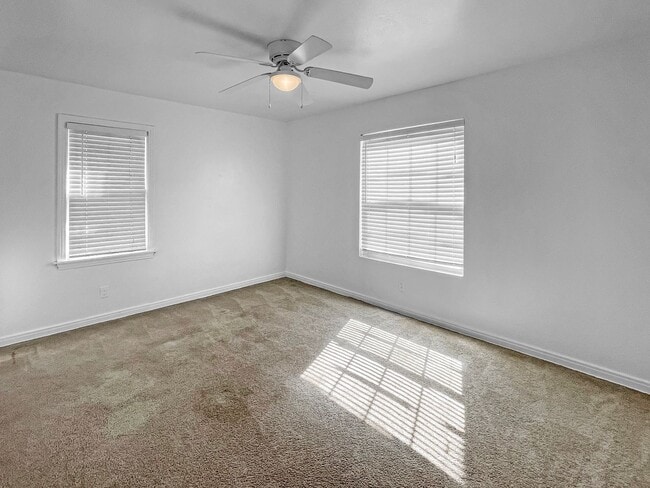 Building Photo - 116 W Vega Dr