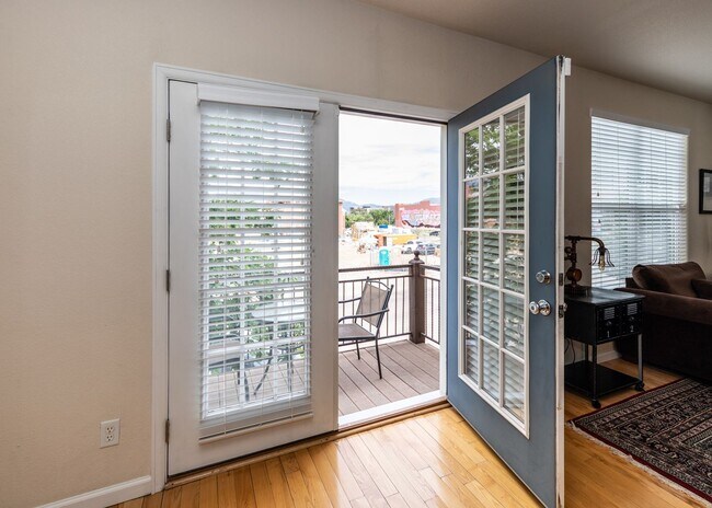 Building Photo - Downtown 3 Bedroom Townhome with 2 Car Garage