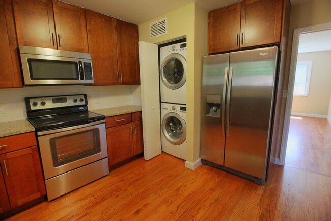 Building Photo - 2bd/1ba Apartment located 1 block from Duk...