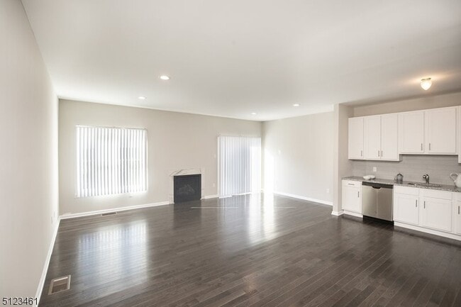 Building Photo - 45 Arlene Ct