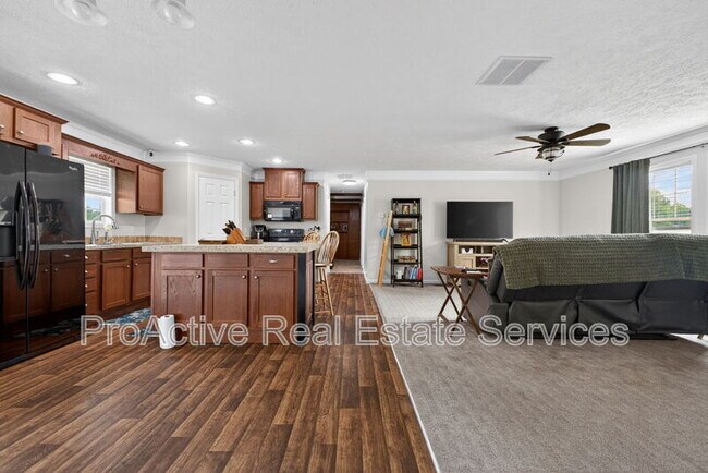 Building Photo - 1053 Pitchkettle Rd