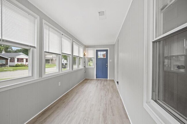 Building Photo - 346 E Bernhard Ave