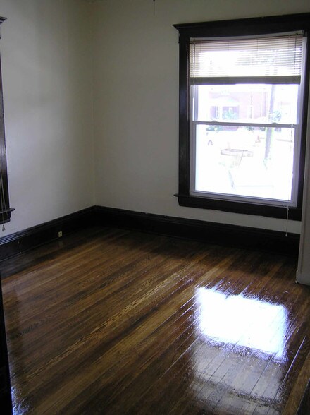 Building Photo - 246 E State St