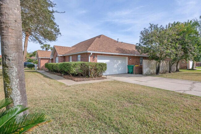 Building Photo - 300 Lan Rob Ln