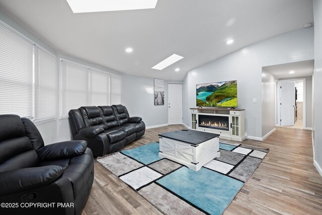 Building Photo - 202 Palomino Pl