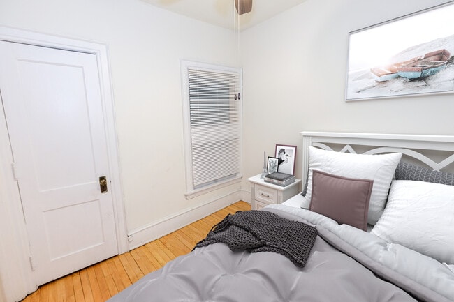 Building Photo - Lake Harriet Pkwy Apartments