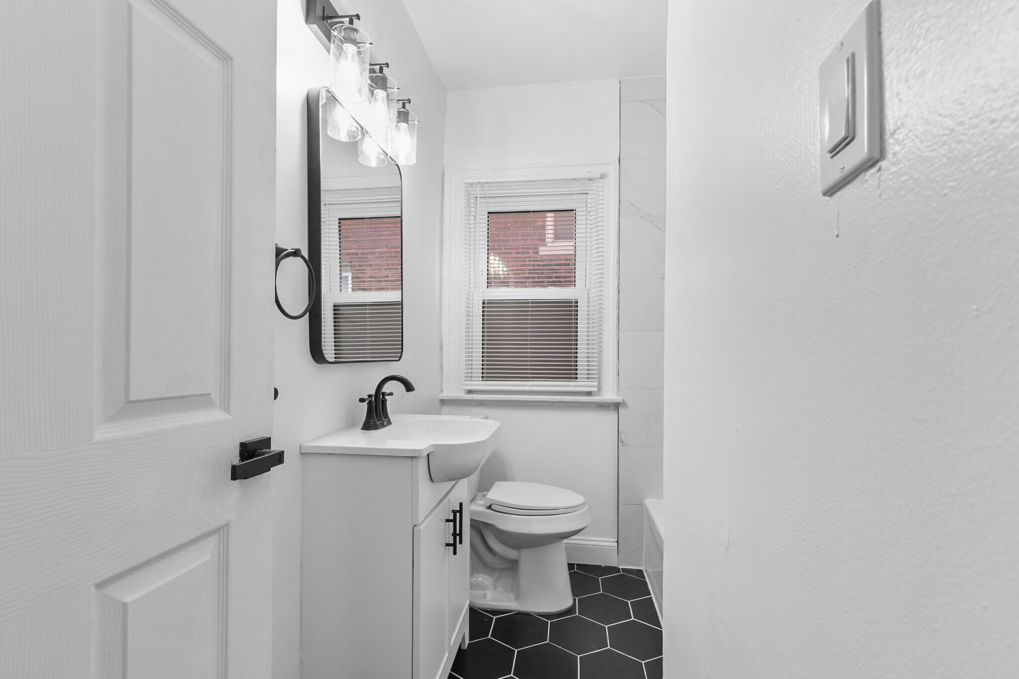 Building Photo - 13533 Santa Rosa Dr