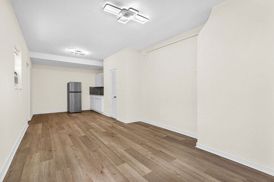 Building Photo - 47 NW 45th Ave