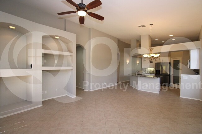 Building Photo - 1252 N Santa Anna St
