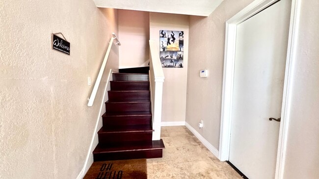 Building Photo - La Costa 2 bedroom Just Minutes from the B...