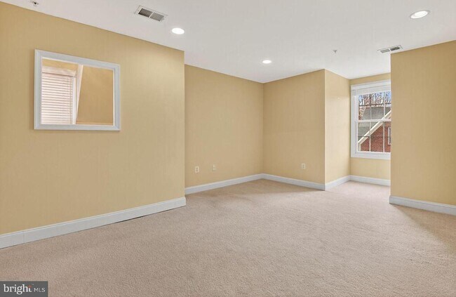 Building Photo - 12013 Montrose Park Pl