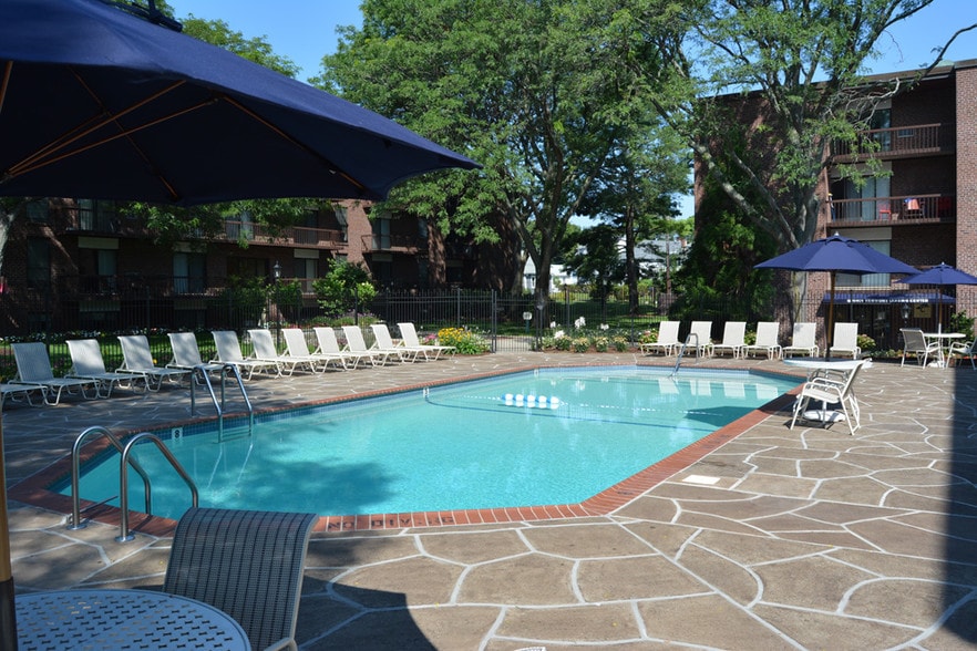 Quincy Commons 1 Canton Rd Quincy MA 02171 Apartment Finder