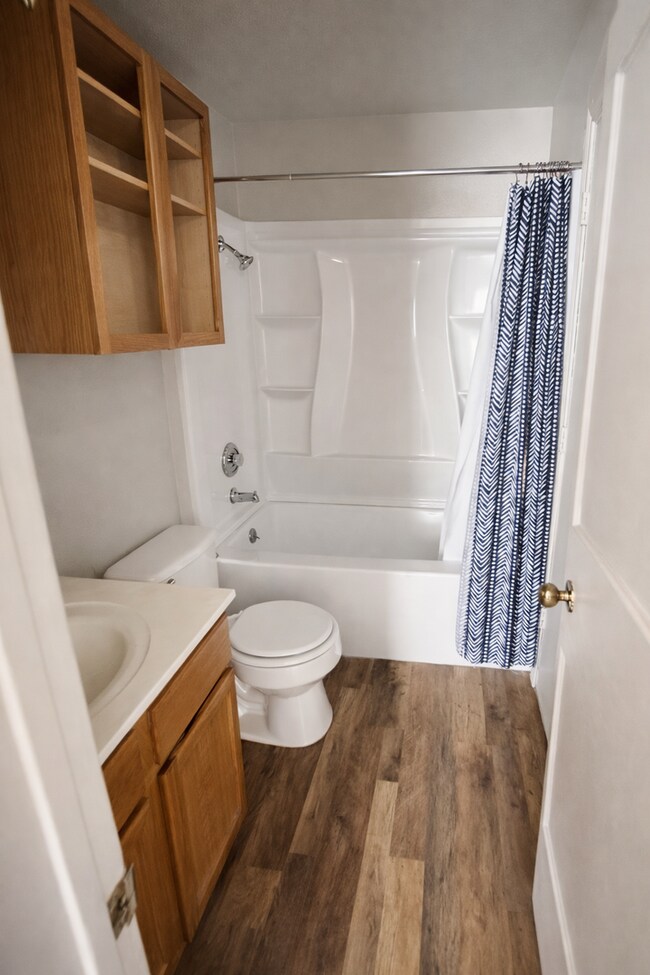 Building Photo - AVAILABLE NOW! - FULLY FURNISHED