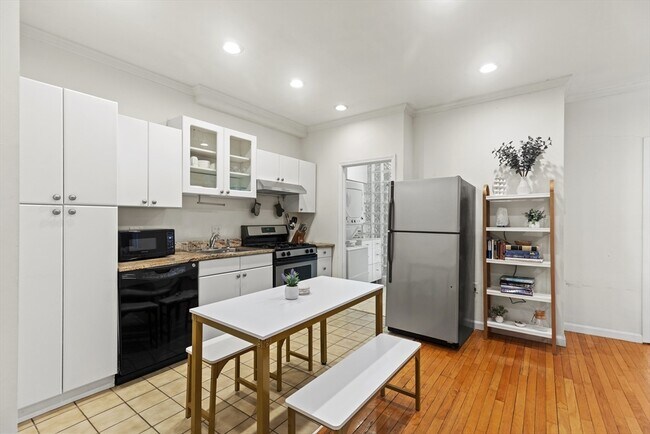 Building Photo - 245 W Fifth St