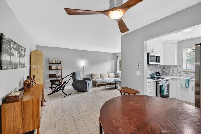 Building Photo - 419 S Crescent Dr