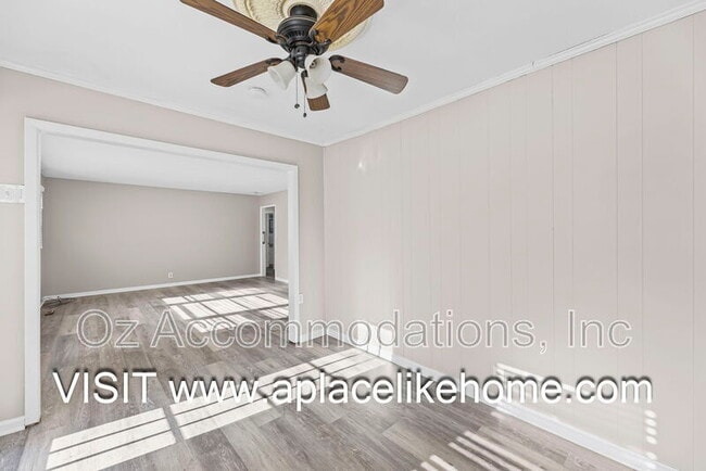 Building Photo - 515 E Sheridan St