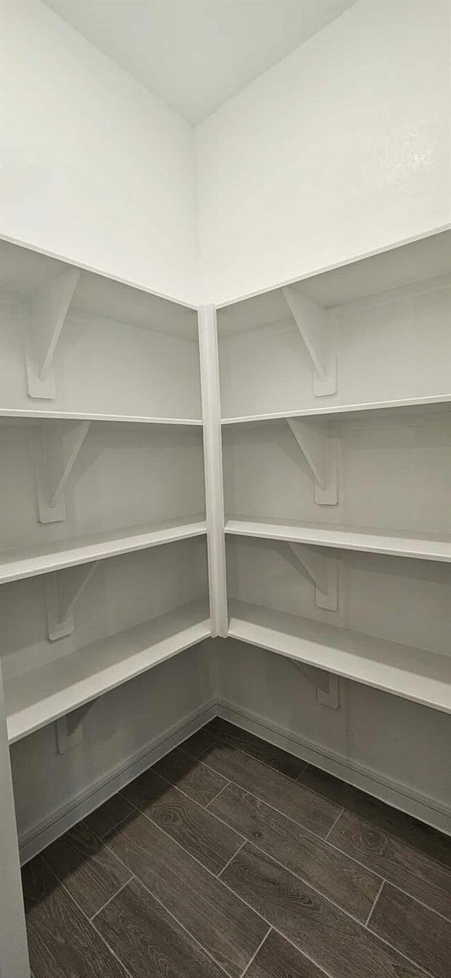 Building Photo - 8442 Bay Oaks Dr