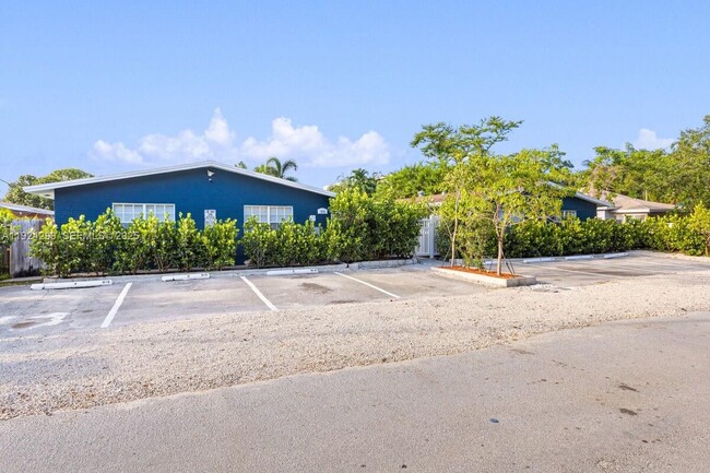 Building Photo - 811 Tequesta St