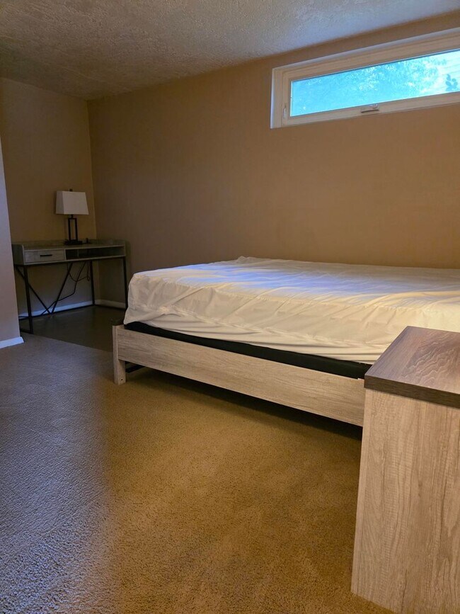 Building Photo - 1-Bedroom, 1-Bath