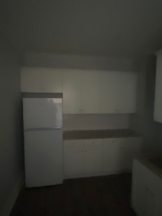 Building Photo - 173 W 48th St