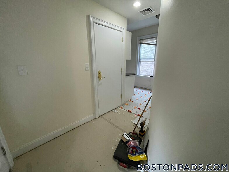 Building Photo - 53 Ashford St