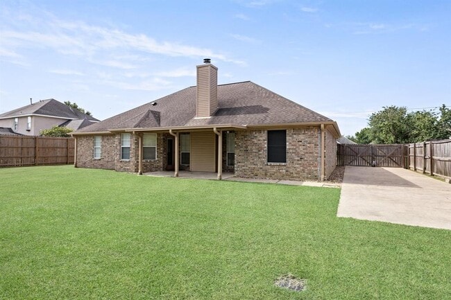 Building Photo - 7673 Rosewood Dr