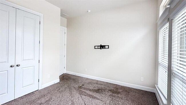 Building Photo - 184 Fort Cobb Way