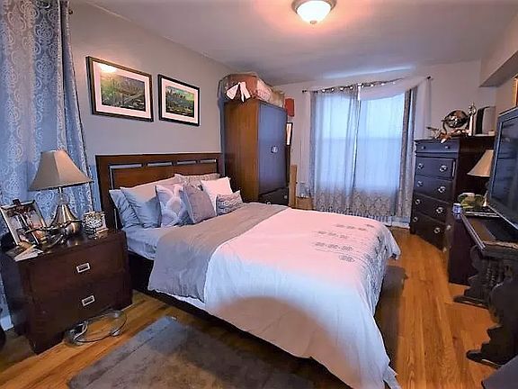 Building Photo - 90-11 35th Ave