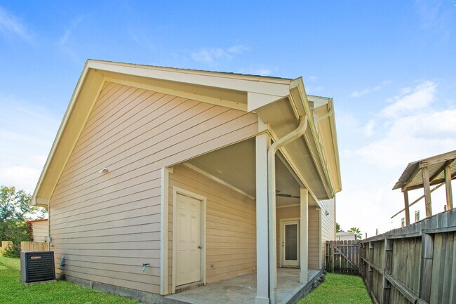 Building Photo - 3223 Bay Oaks Harbor Dr