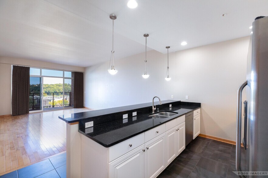 Madtown luxury condo 603 - 625 N Segoe Rd