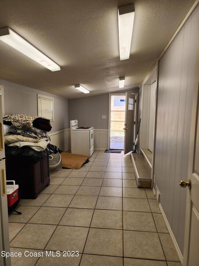 Building Photo - 388 MacArthur Cir