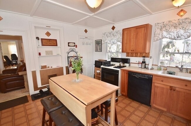 Building Photo - 58 S East St