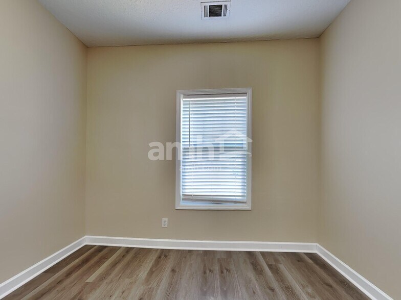 Building Photo - 113 Tolliver Ln