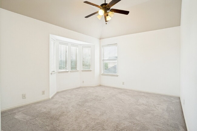 Building Photo - Spacious & Charming Home in Desirable Savannah Community