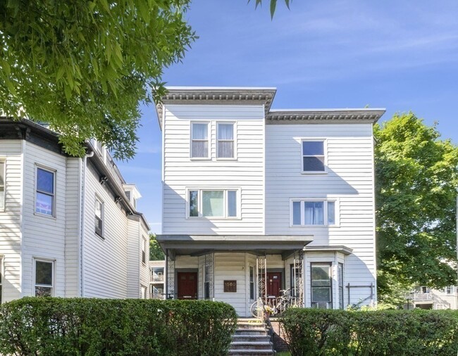 Building Photo - 1560 Cambridge St