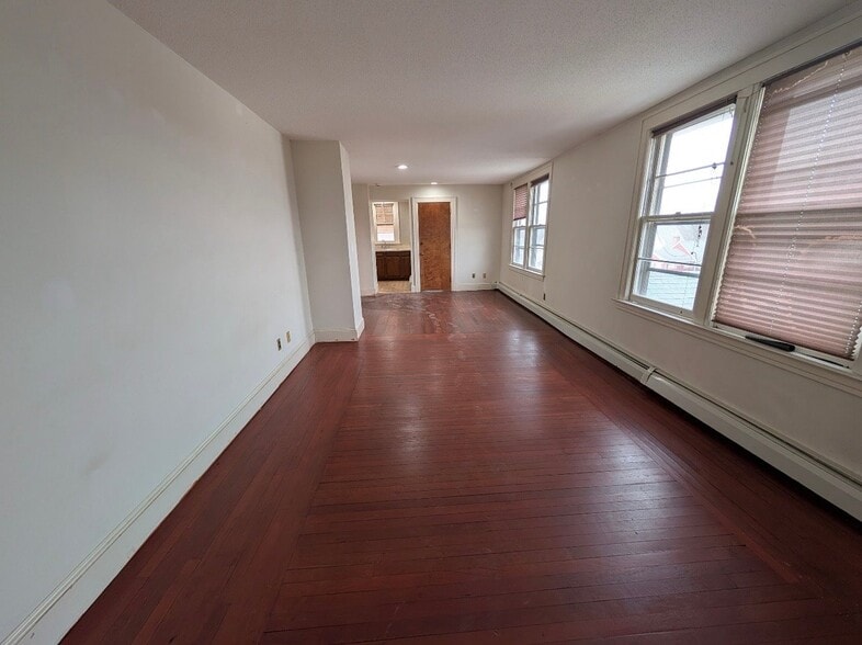 Building Photo - 128 Grand St