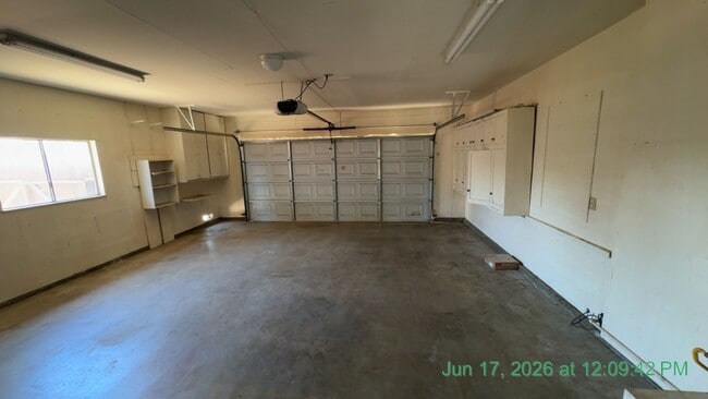 Building Photo - South West Visalia Now Ready!