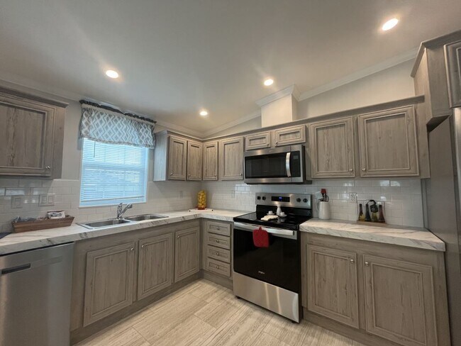 Building Photo - 142 Bimini Cay Cir