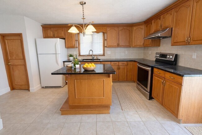 Building Photo - 118 Colby Rd