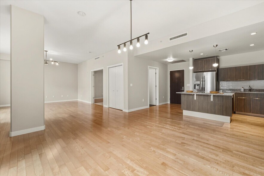 Building Photo - 410 Acoma St