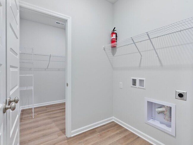 Building Photo - 210 Saddle St