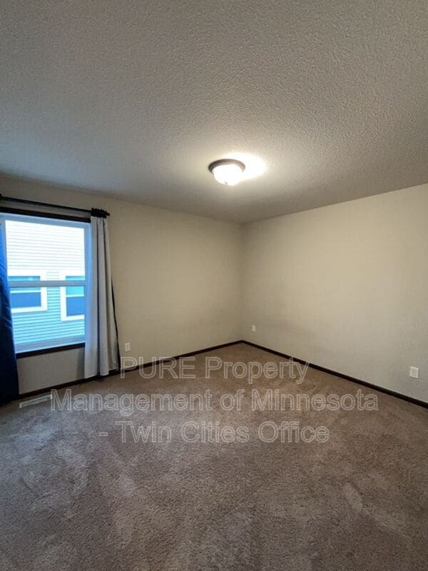 Building Photo - 1704 Basswood Ct