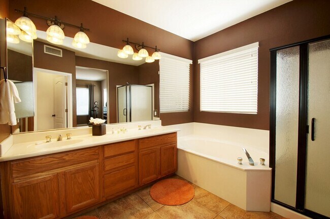 Building Photo - 4 Bedroom Furnished Gilbert Home