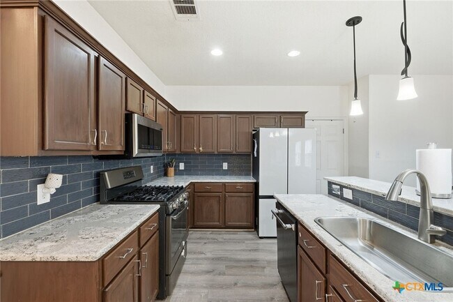 Building Photo - 1410 Katie Lynch Dr