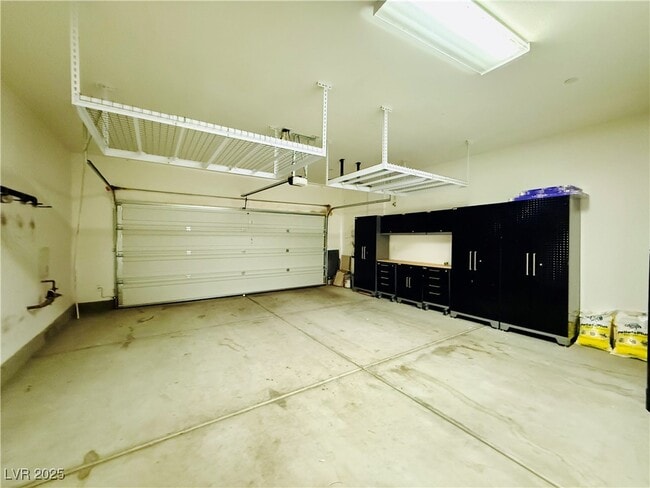 Building Photo - 253 Kindly Way