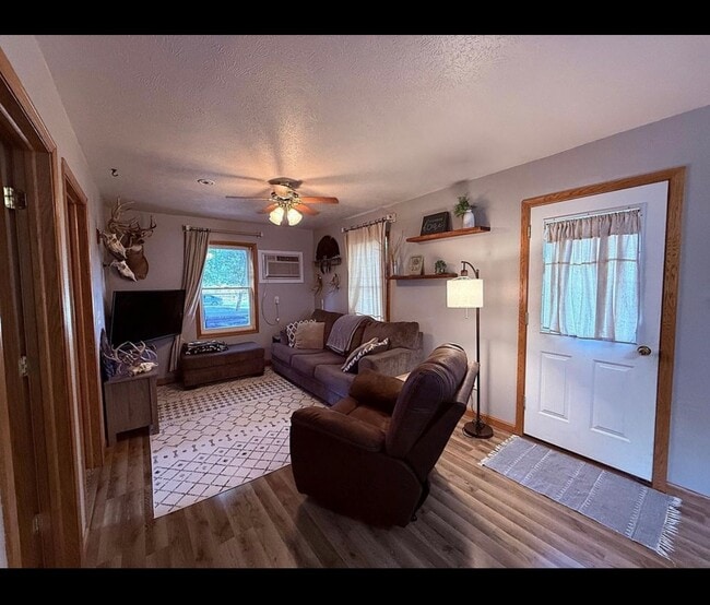 Building Photo - 605 Peltier St