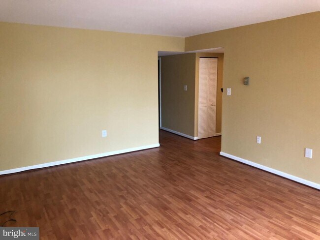 Building Photo - 1403 Northgate Square