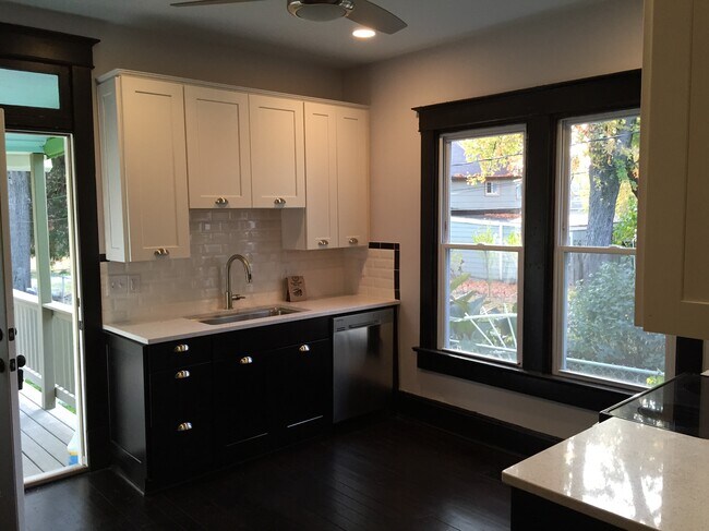 Building Photo - 1603 E Michigan St