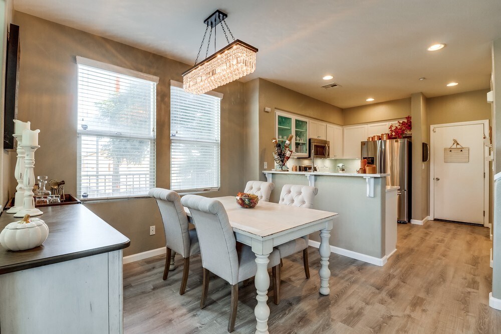 Dining Room - 4300 Newton Ave